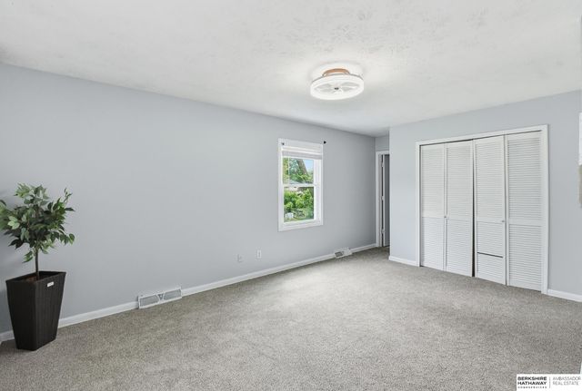 1515 N 107th Avenue, Omaha, NE 68114