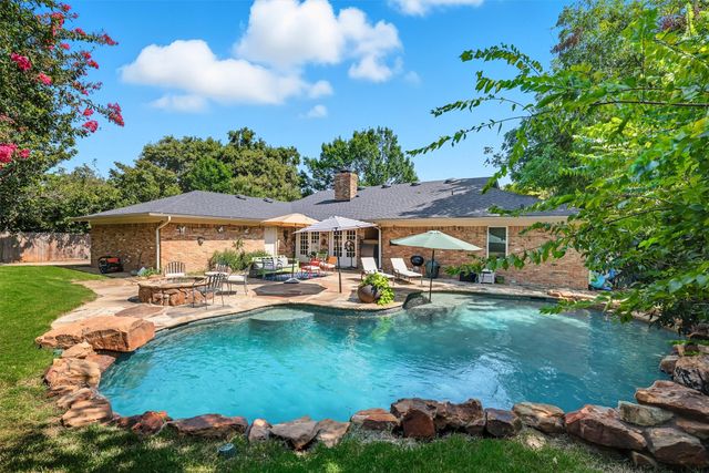 3904 Stonehenge Road, Fort Worth, TX 76109