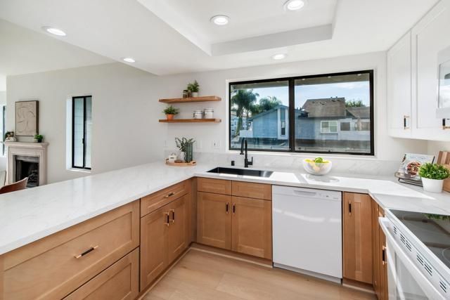 4085 Crystal Dawn Ln 201, San Diego, CA 92122