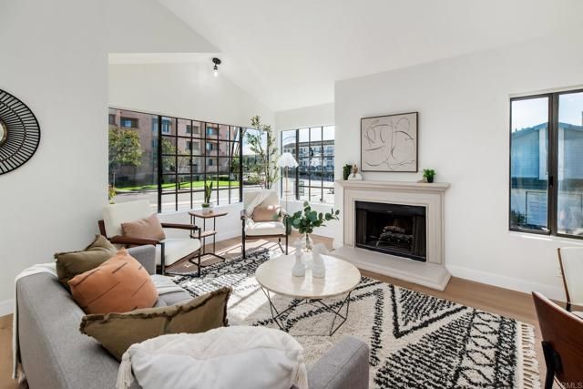 4085 Crystal Dawn Ln 201, San Diego, CA 92122