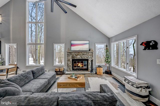 59 MIDWAY, Lake Harmony, PA 18624