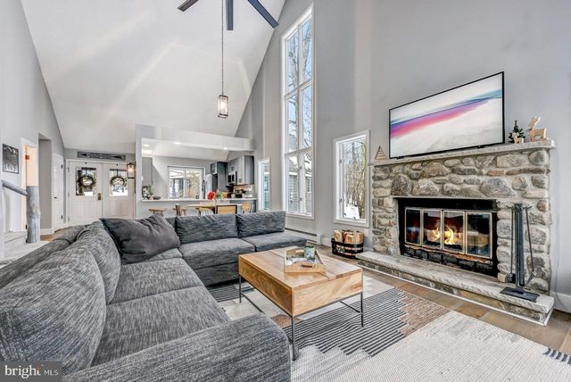 59 MIDWAY, Lake Harmony, PA 18624