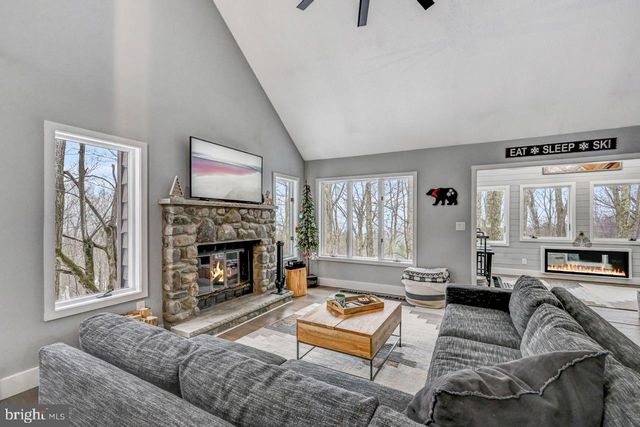 59 MIDWAY, Lake Harmony, PA 18624