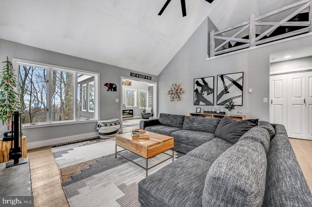 59 MIDWAY, Lake Harmony, PA 18624