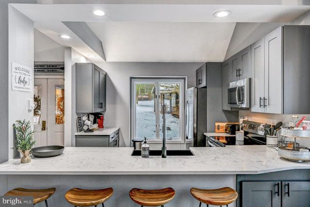 59 MIDWAY, Lake Harmony, PA 18624