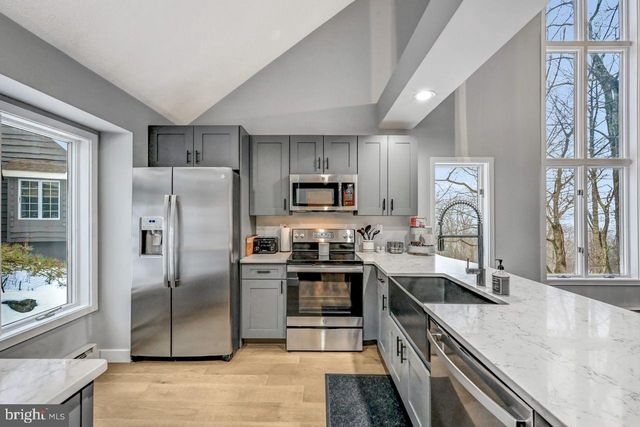 59 MIDWAY, Lake Harmony, PA 18624