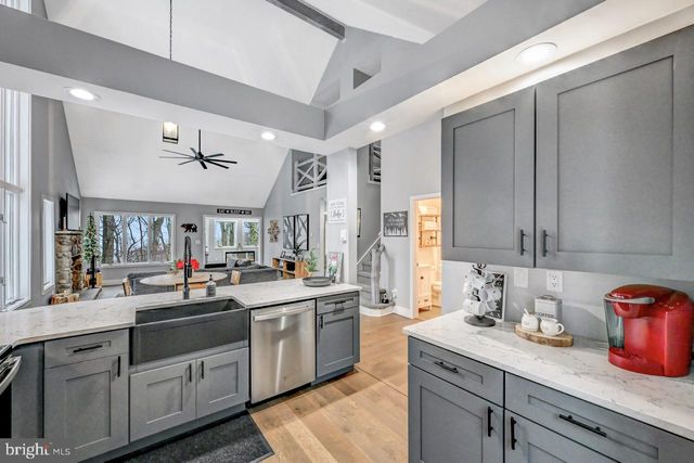 59 MIDWAY, Lake Harmony, PA 18624