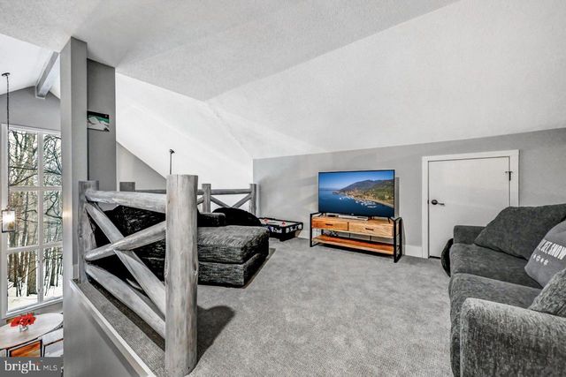 59 MIDWAY, Lake Harmony, PA 18624