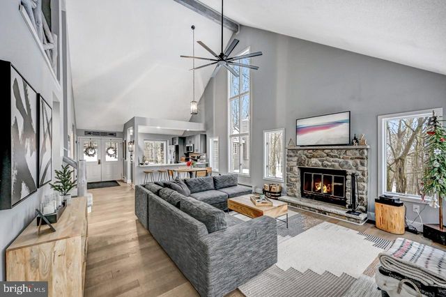 59 MIDWAY, Lake Harmony, PA 18624