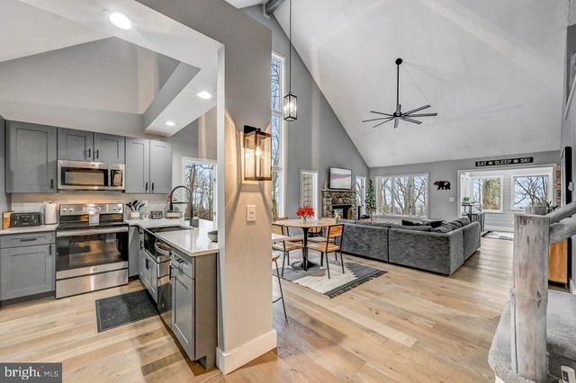 59 MIDWAY, Lake Harmony, PA 18624