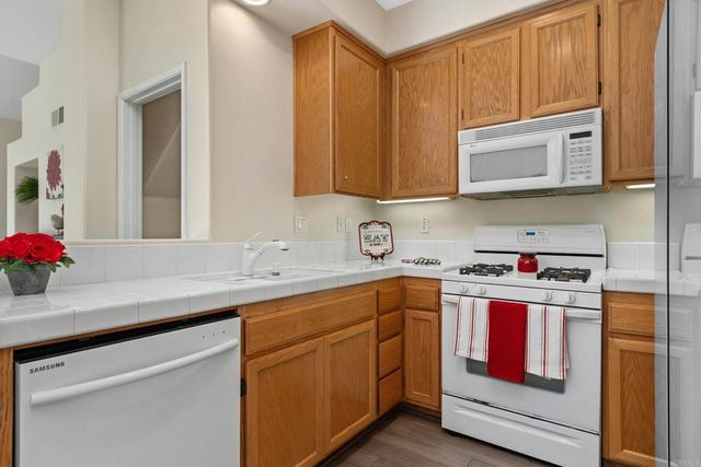 4121 Via Candidiz 42, San Diego, CA 92130