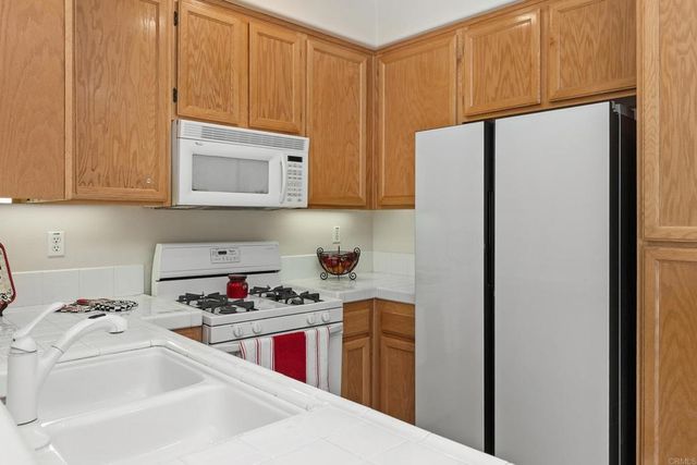 4121 Via Candidiz 42, San Diego, CA 92130