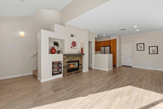 4121 Via Candidiz 42, San Diego, CA 92130