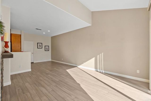 4121 Via Candidiz 42, San Diego, CA 92130