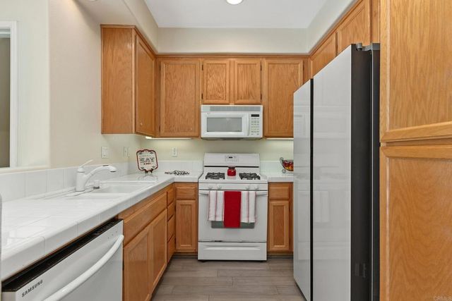 4121 Via Candidiz 42, San Diego, CA 92130
