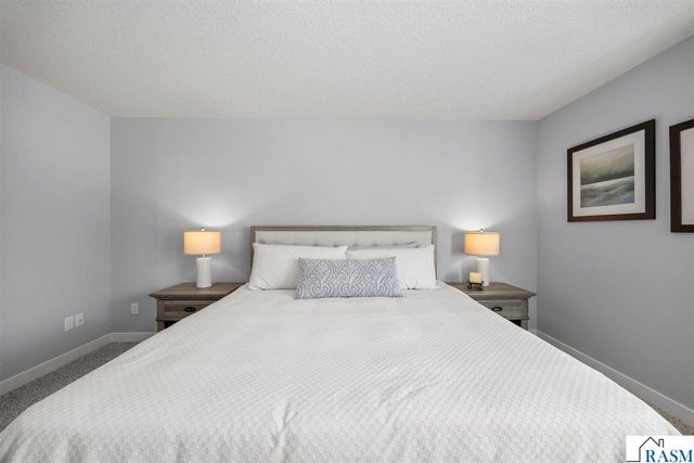 2017 Aster Lane, Mankato, MN 56001