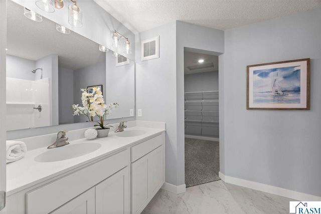 2017 Aster Lane, Mankato, MN 56001