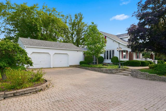 8901 E Jackson Street, Selma, IN 47383