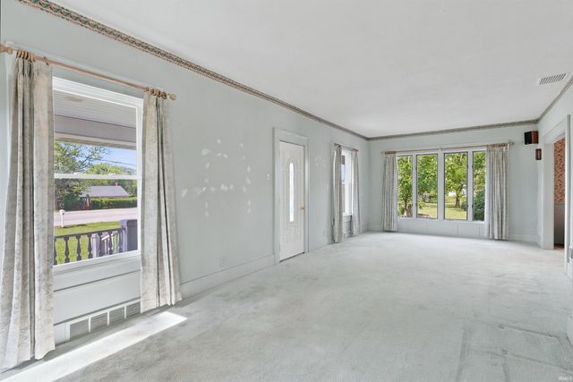 8901 E Jackson Street, Selma, IN 47383