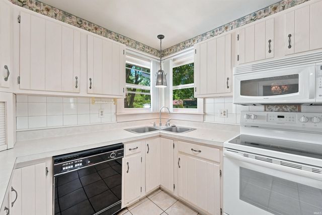 8901 E Jackson Street, Selma, IN 47383