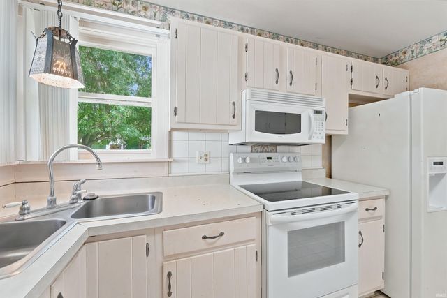 8901 E Jackson Street, Selma, IN 47383