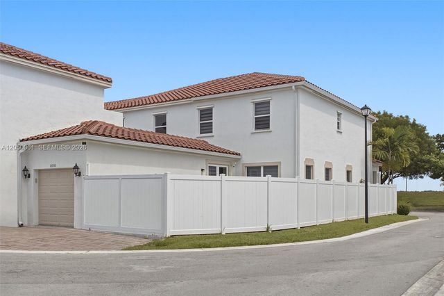 16930 SW 90th Street, Miami, FL 33196