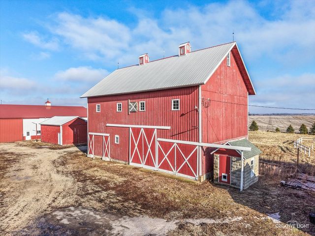 10256 Somonauk Road, Hinckley, IL 60520