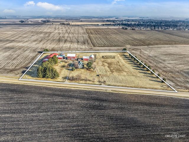 10256 Somonauk Road, Hinckley, IL 60520