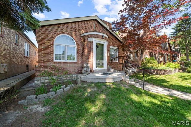5709 Walsh Street, St Louis, MO 63109