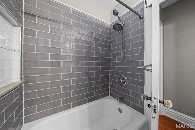 5709 Walsh Street, St Louis, MO 63109
