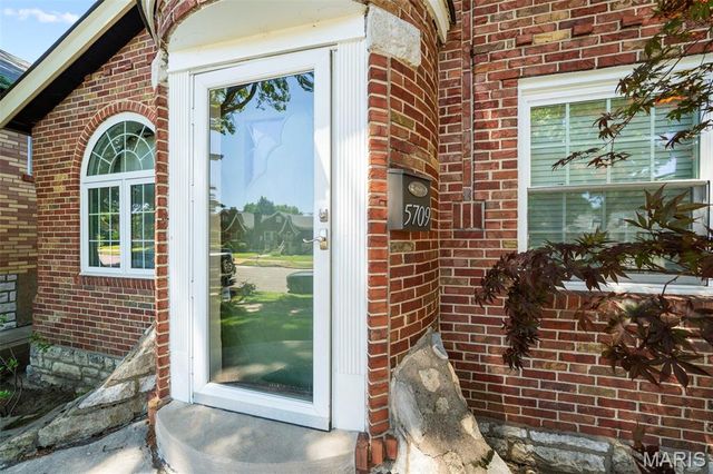 5709 Walsh Street, St Louis, MO 63109