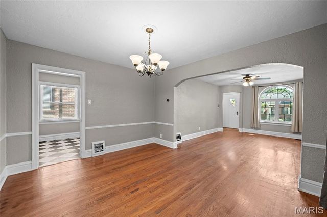 5709 Walsh Street, St Louis, MO 63109