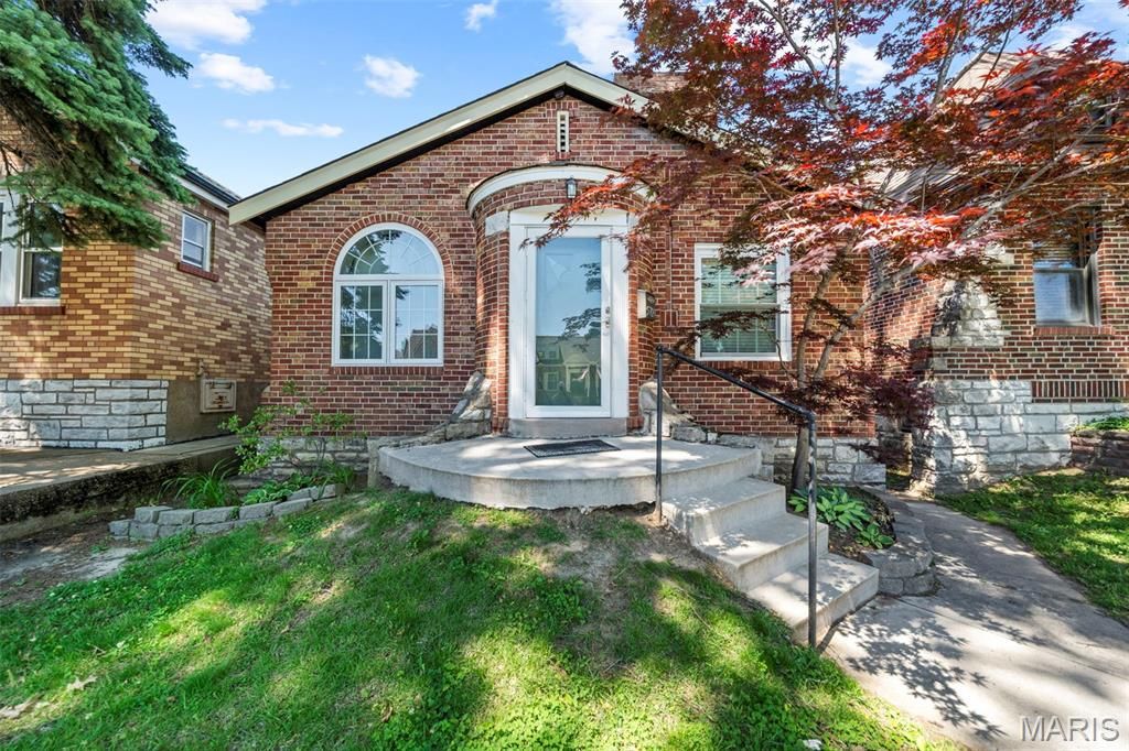5709 Walsh Street, St Louis, MO 63109