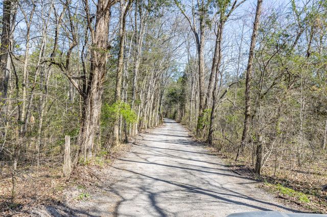 2739 Pickens Rd, Lynnville, TN 38472