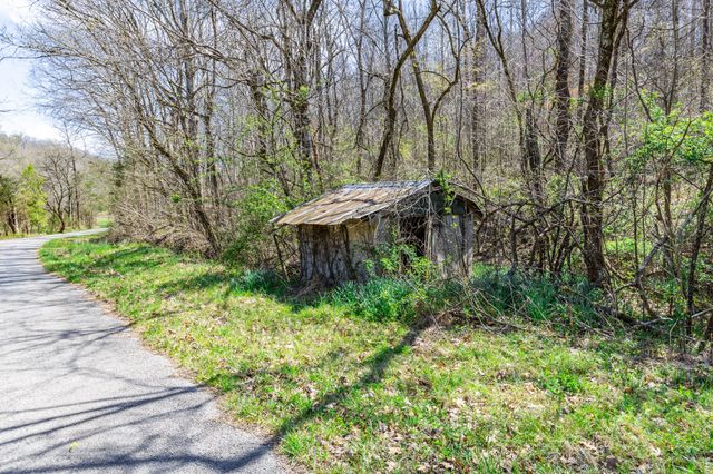 2739 Pickens Rd, Lynnville, TN 38472