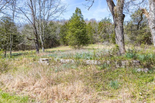 2739 Pickens Rd, Lynnville, TN 38472