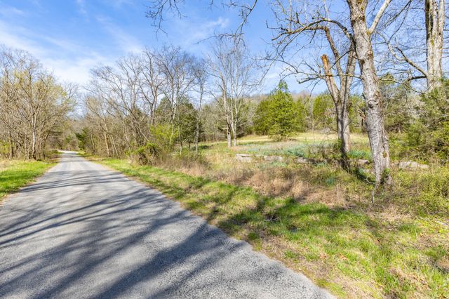 2739 Pickens Rd, Lynnville, TN 38472