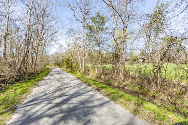 2739 Pickens Rd, Lynnville, TN 38472