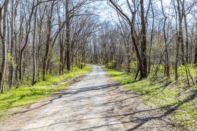 2739 Pickens Rd, Lynnville, TN 38472