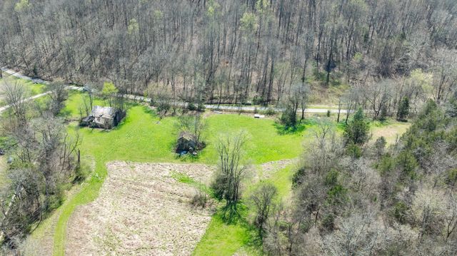 2739 Pickens Rd, Lynnville, TN 38472