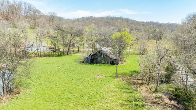 2739 Pickens Rd, Lynnville, TN 38472