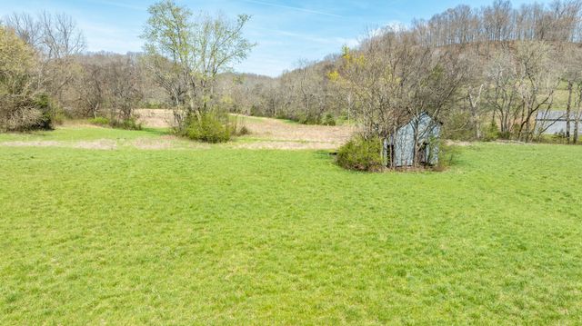 2739 Pickens Rd, Lynnville, TN 38472