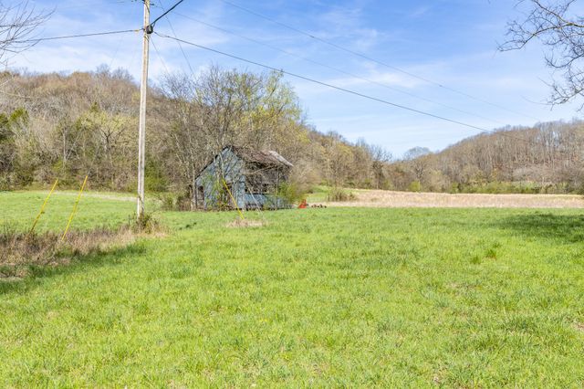 2739 Pickens Rd, Lynnville, TN 38472