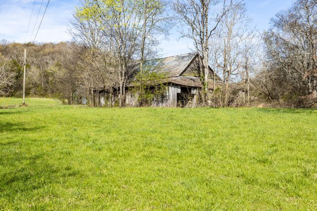 2739 Pickens Rd, Lynnville, TN 38472