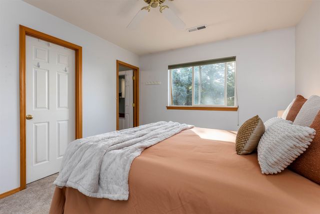 6811 N Capri Ln, Spokane, WA 99217