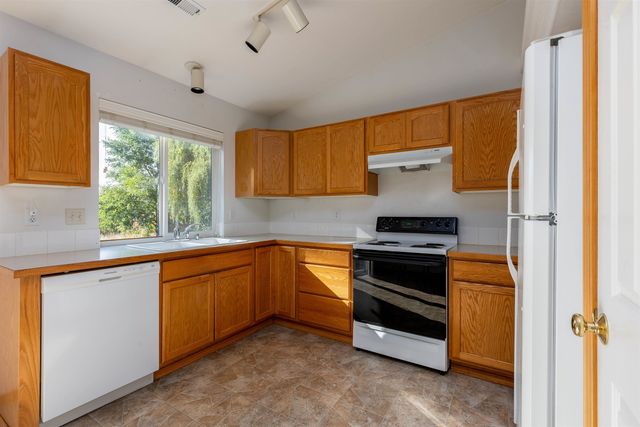 6811 N Capri Ln, Spokane, WA 99217