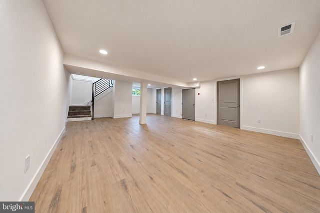 11 BARCLAY DR, Blackwood, NJ 08012