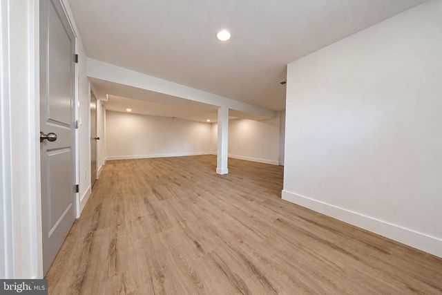 11 BARCLAY DR, Blackwood, NJ 08012