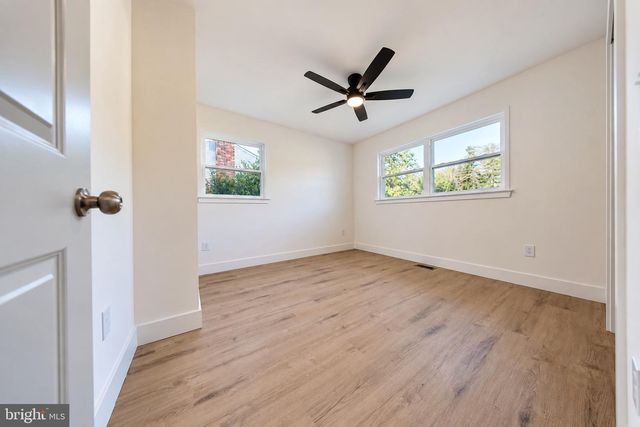 11 BARCLAY DR, Blackwood, NJ 08012