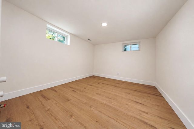 11 BARCLAY DR, Blackwood, NJ 08012
